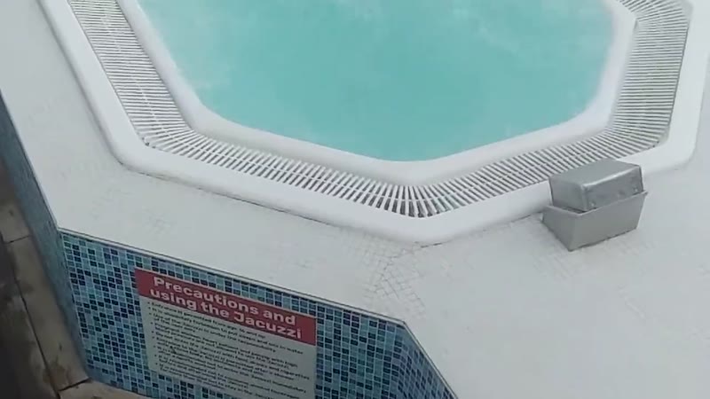 Hot pool / jacuzzi